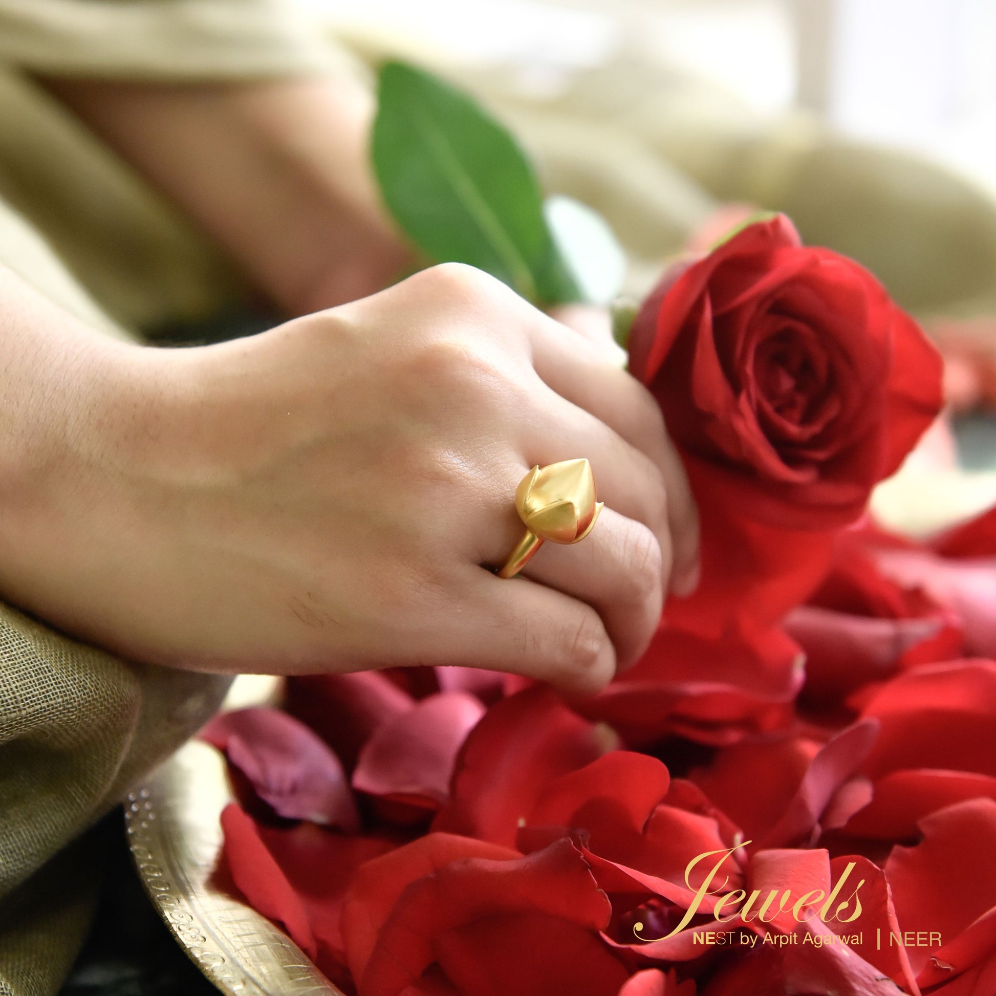 Neer Ring