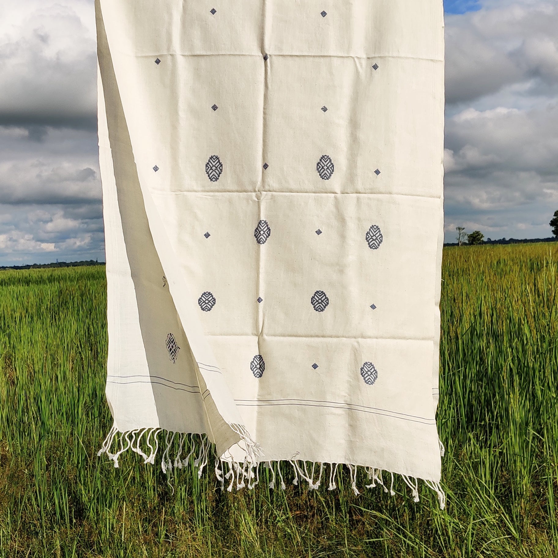 Raw White Phoolam Pattern Cotton Stole